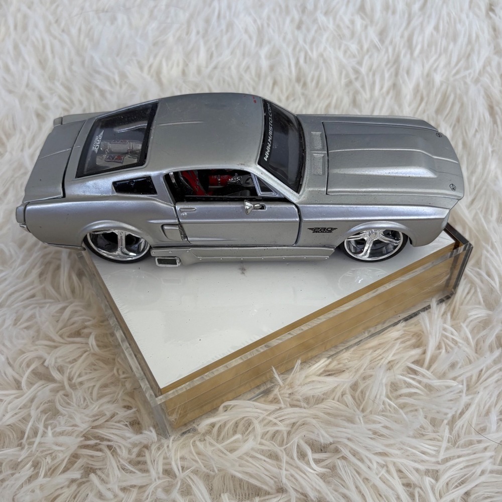 Maisto 1967 Ford Mustang GT Pro Rodz 1:24 Scale Diecast Model Car Silver